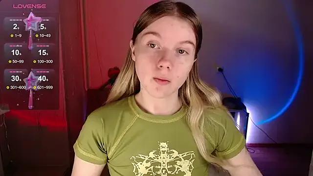 Strawberry_juli on StripChat