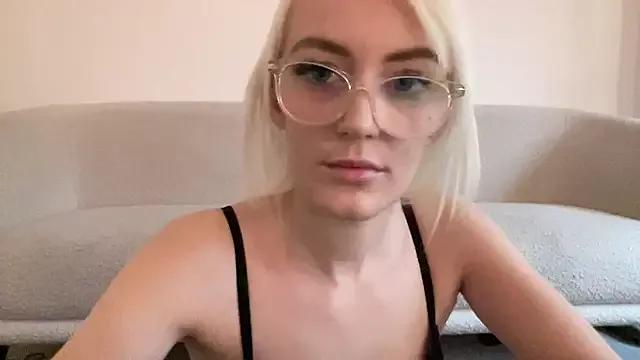 Summer444 on StripChat 