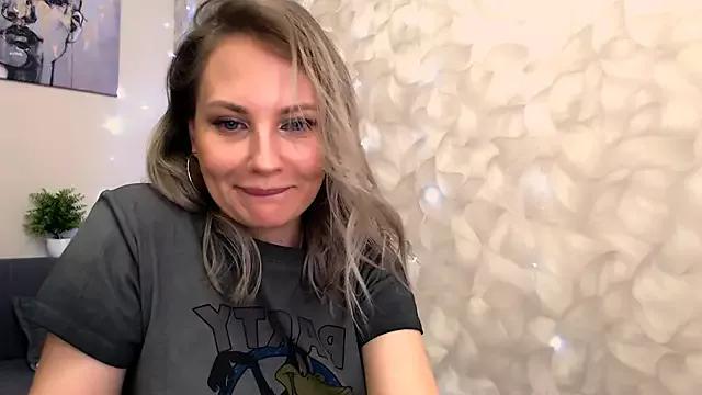 Sunny_bunny6 on StripChat 