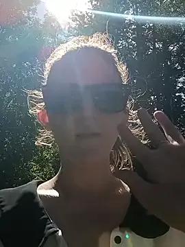 Sunny_Hike — Flash Boobs + massage (Close)