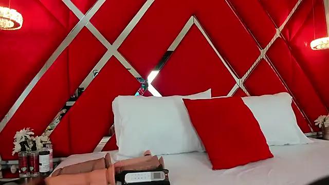 SusanCouper — giant dildo in my pussy+control