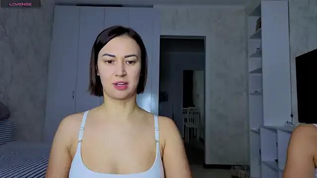 sweeetgirls2021 on StripChat