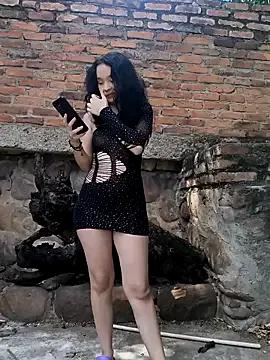 sweet_outdoor_charm on StripChat 
