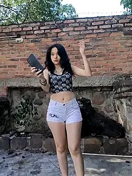 sweet_outdoor_charm — Freechat on StripChat