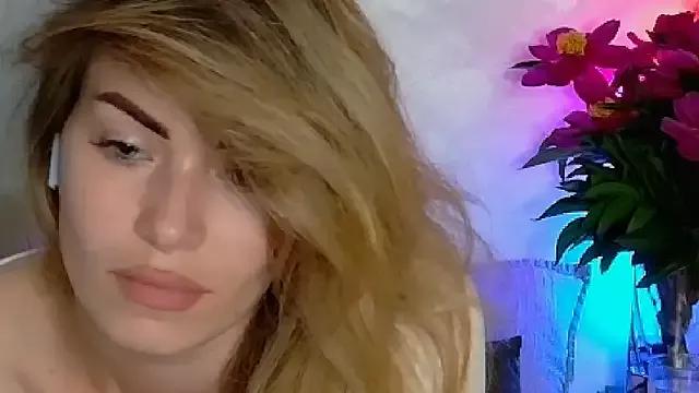 SweetDarling7 on StripChat 