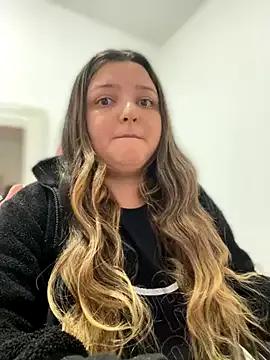 SweetFoxEyes_ on StripChat 