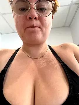 Sweetleeahxx on StripChat 