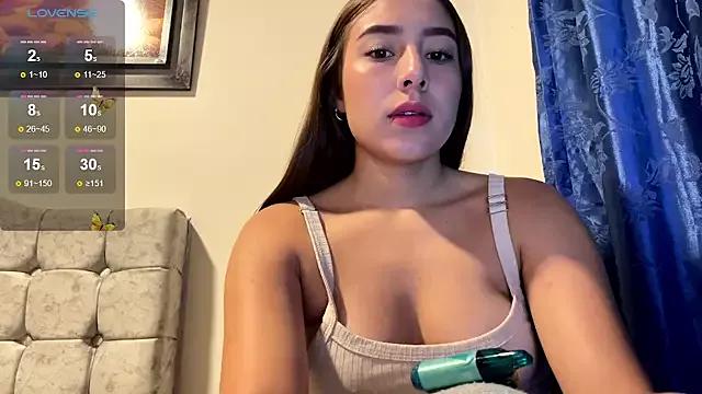 SweetMaddiee_ on StripChat 