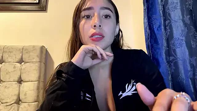 SweetMaddiee_ on StripChat 