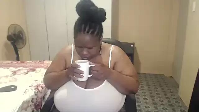 sweetnoziexx on StripChat 