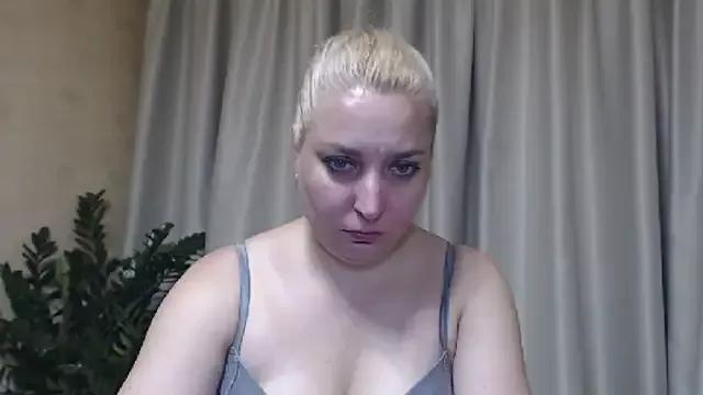 sweetpussy13 on StripChat 