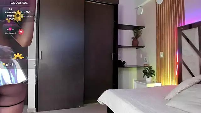 sweetviolet__ on StripChat 