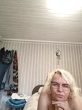 sweetymommyRina on StripChat 