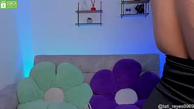 tati_reyess on StripChat 