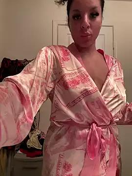 thatonelightskinn on StripChat 