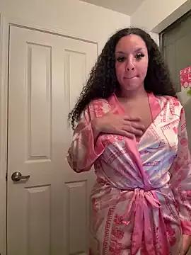 thatonelightskinn on StripChat 