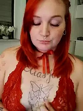 TiffiChantiT2 on StripChat 