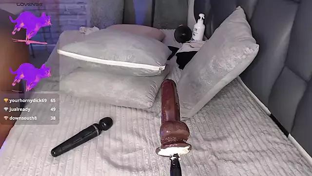 TinnaCobb on StripChat 