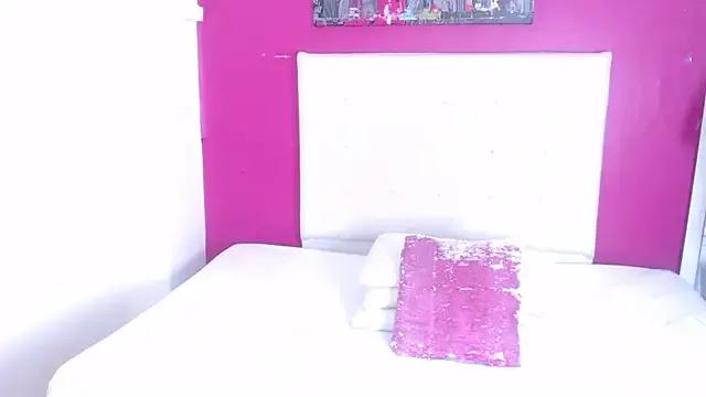 tinyy_whore18 on StripChat