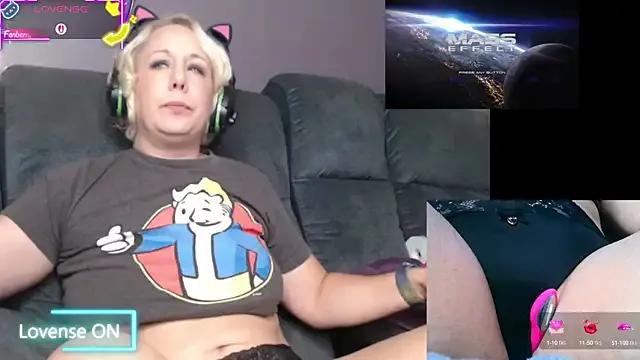 Trixiekittycutie — Naked show/top tipper 5min toy control