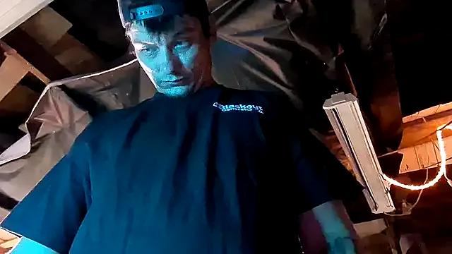 twistafatpipe — Take shirt off and show ass