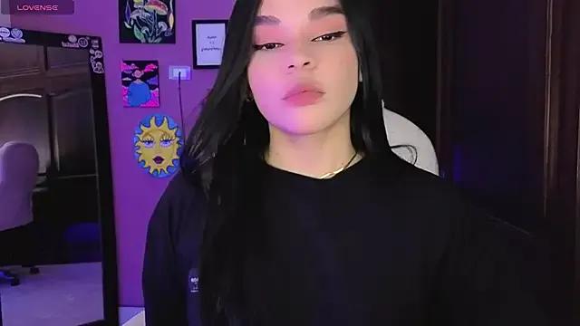 Veronica_111 on StripChat