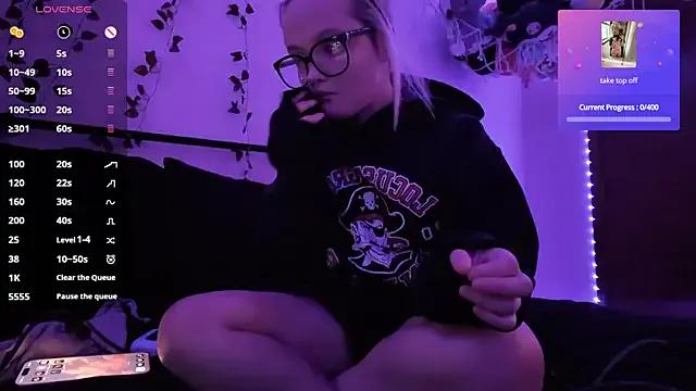 xxNaughtyNicolexx on StripChat 