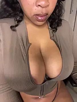 YellowHoneyDip on StripChat 