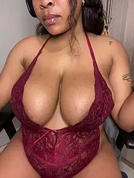YellowHoneyDip on StripChat 
