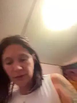 YoMomma-xoxo13 on StripChat 
