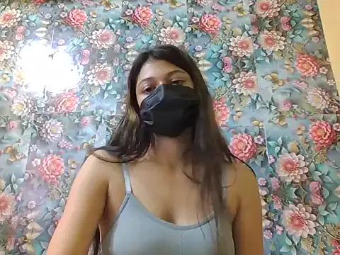 Zaara_00 on StripChat 