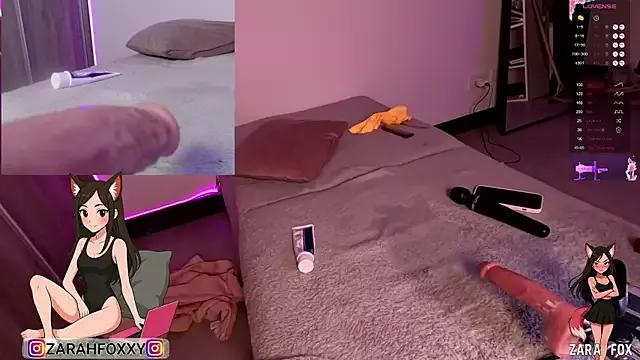 ZaraaFox on StripChat 