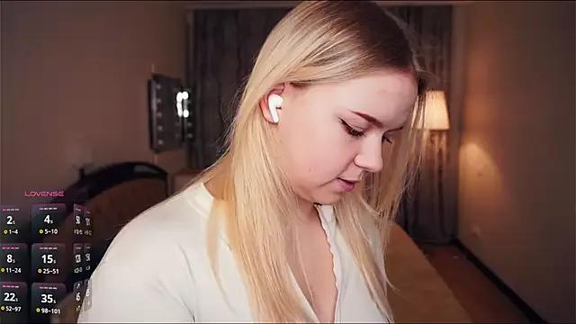 ZaraCreedon on StripChat 