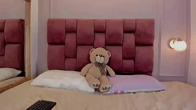 zoe_roux21 on StripChat