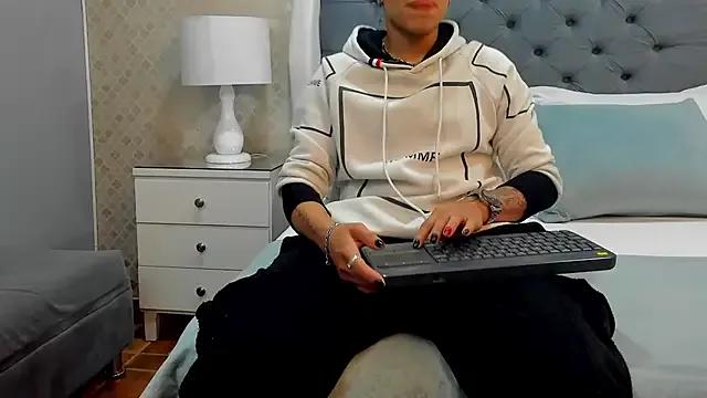 ZoeKrug on StripChat